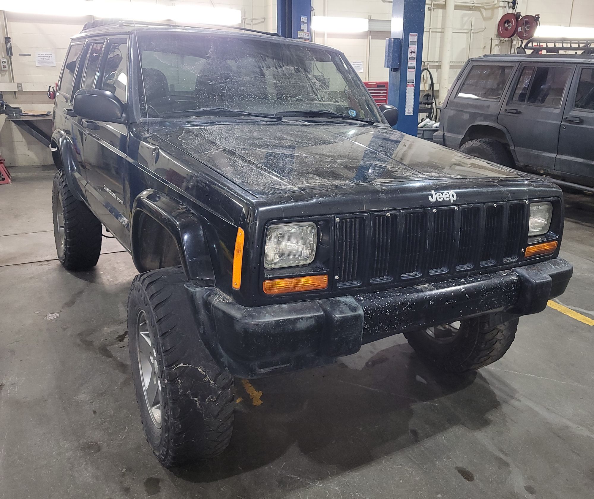 2001 Jeep Cherokee (passenger side view)