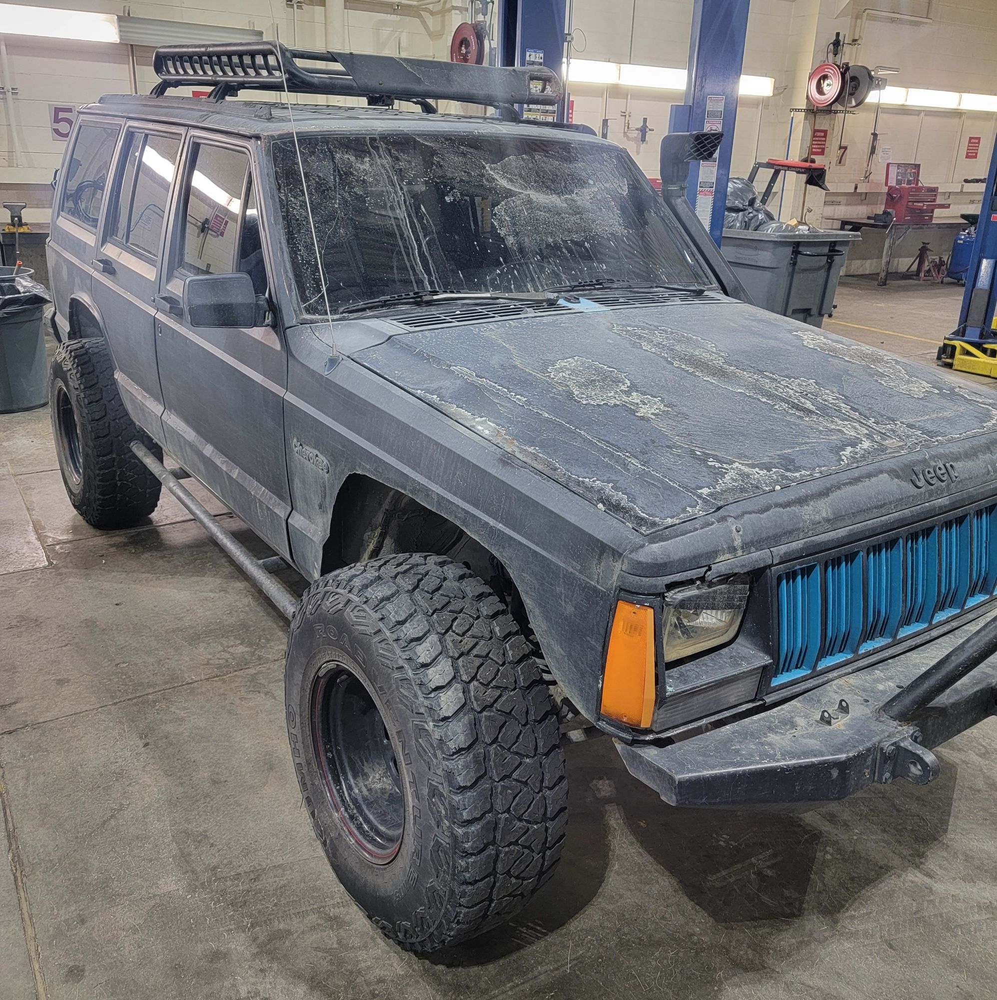 1995 Jeep Cherokee (passenger side)