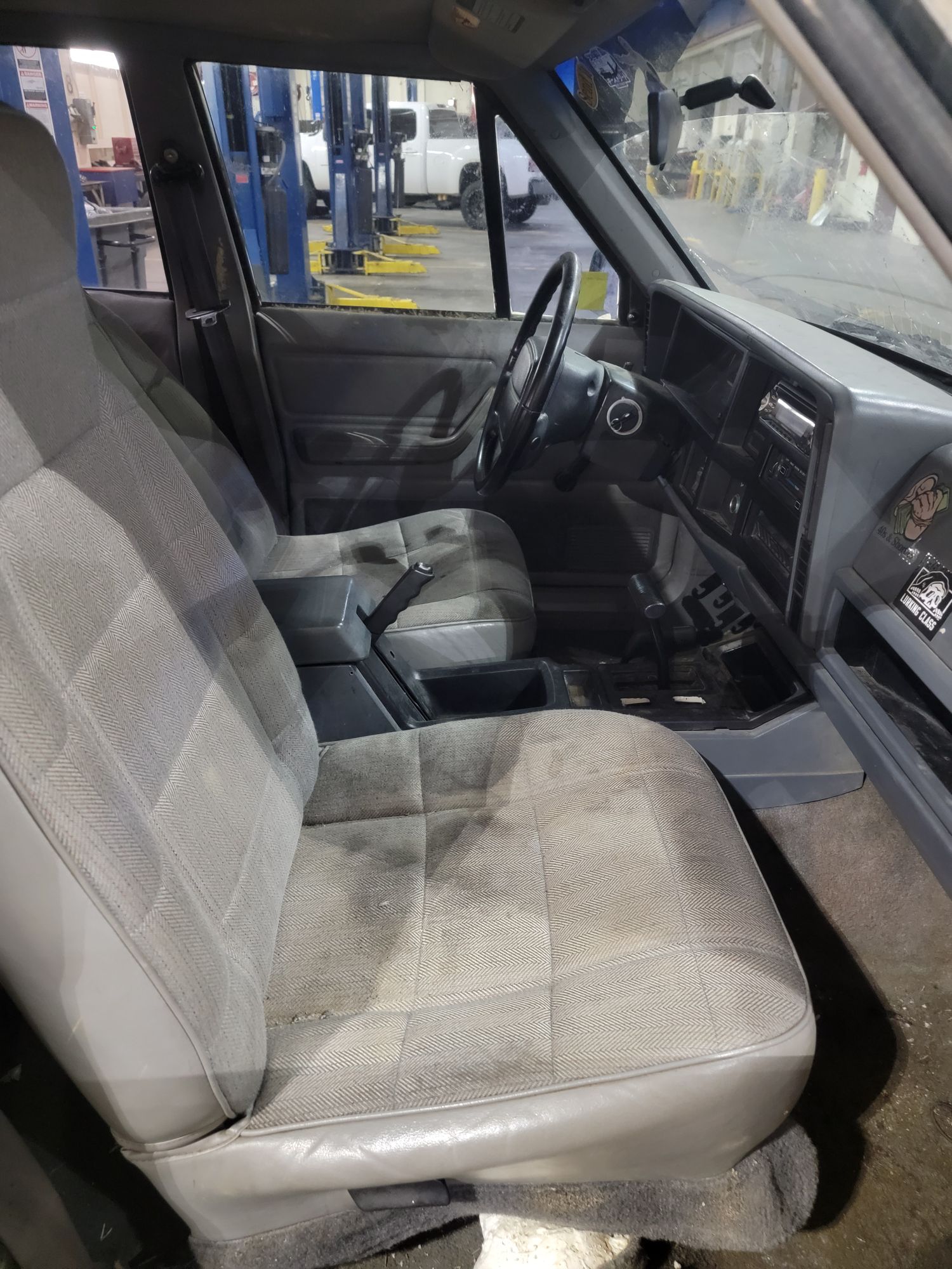 1995 Jeep Cherokee (interior)